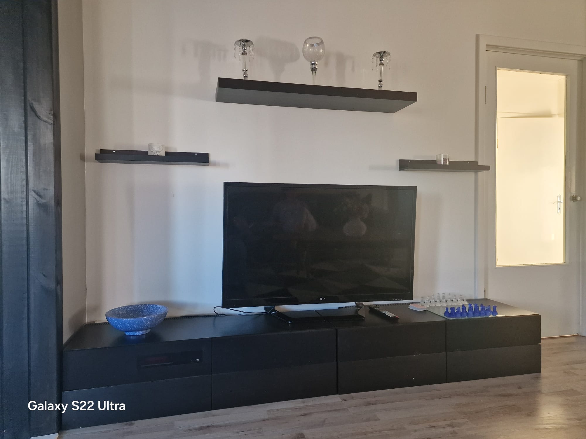 Twin bedroom with two single beds